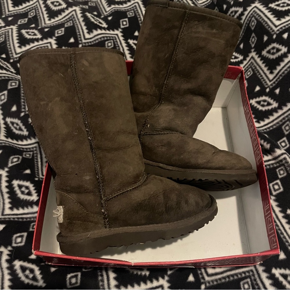 Girls Uggs worn once! Size 13.